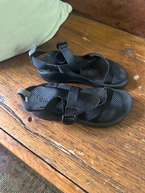 Chaco Cloud Z Black Sandals! Size 6
